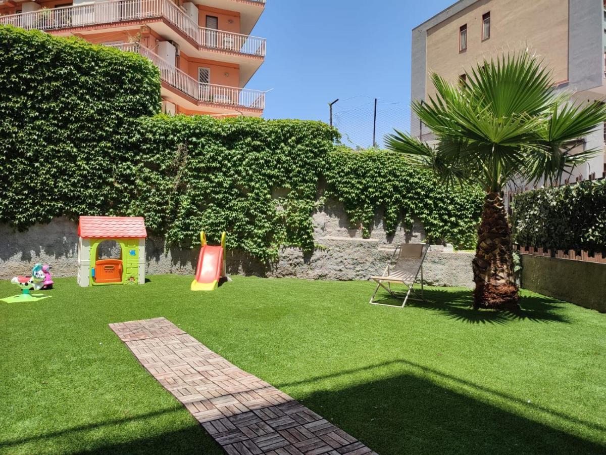 Appartamento Incantevole Con Parcheggio E Giardino Катания Екстериор снимка